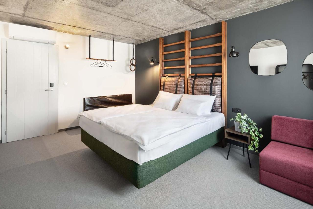 Boutique Hotel Mezi Svy Hradec Kralove Bagian luar foto