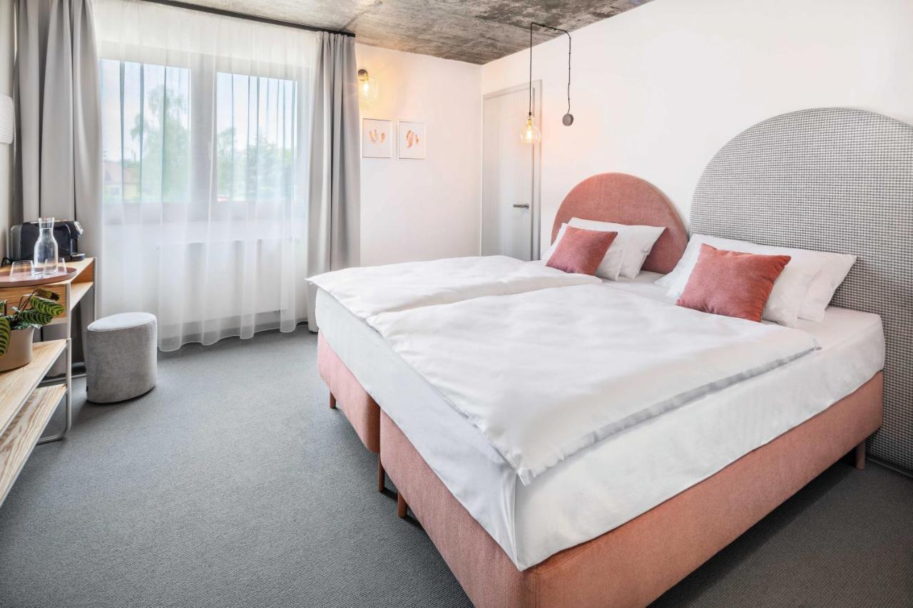 Boutique Hotel Mezi Svy Hradec Kralove Bagian luar foto