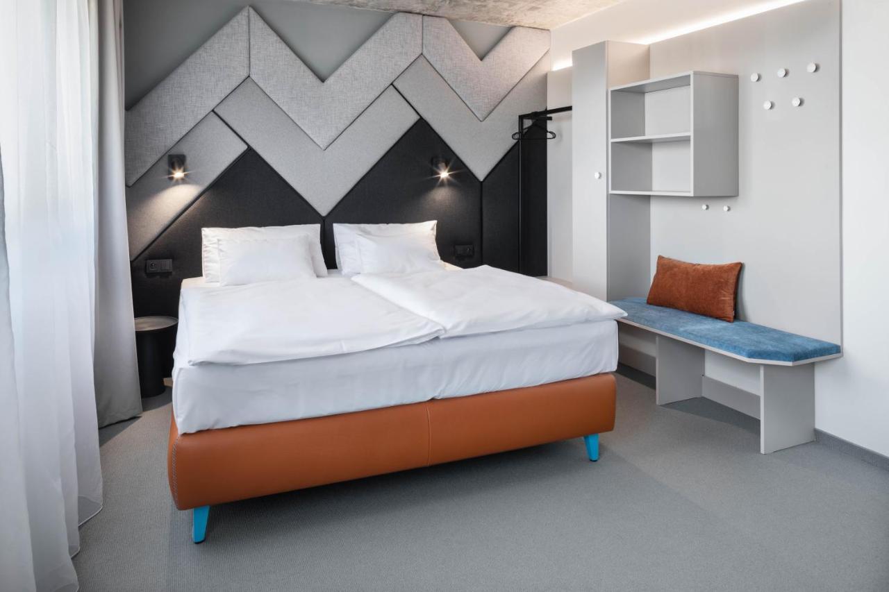 Boutique Hotel Mezi Svy Hradec Kralove Bagian luar foto